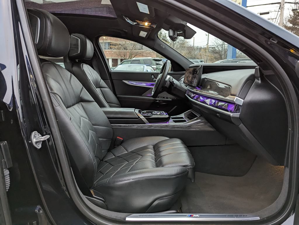 Used 2023 BMW 760i xDrive AWD/4WD image 30
