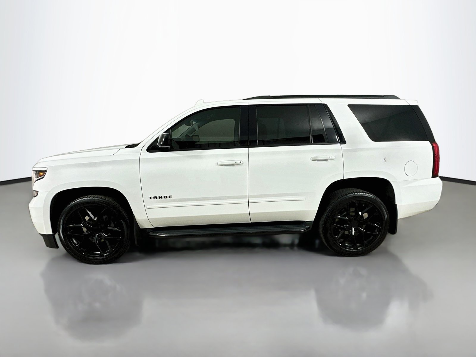 Used 2019 Chevrolet Tahoe Premier w/ RST 6.2L Performance Edition AWD/4WD image 8