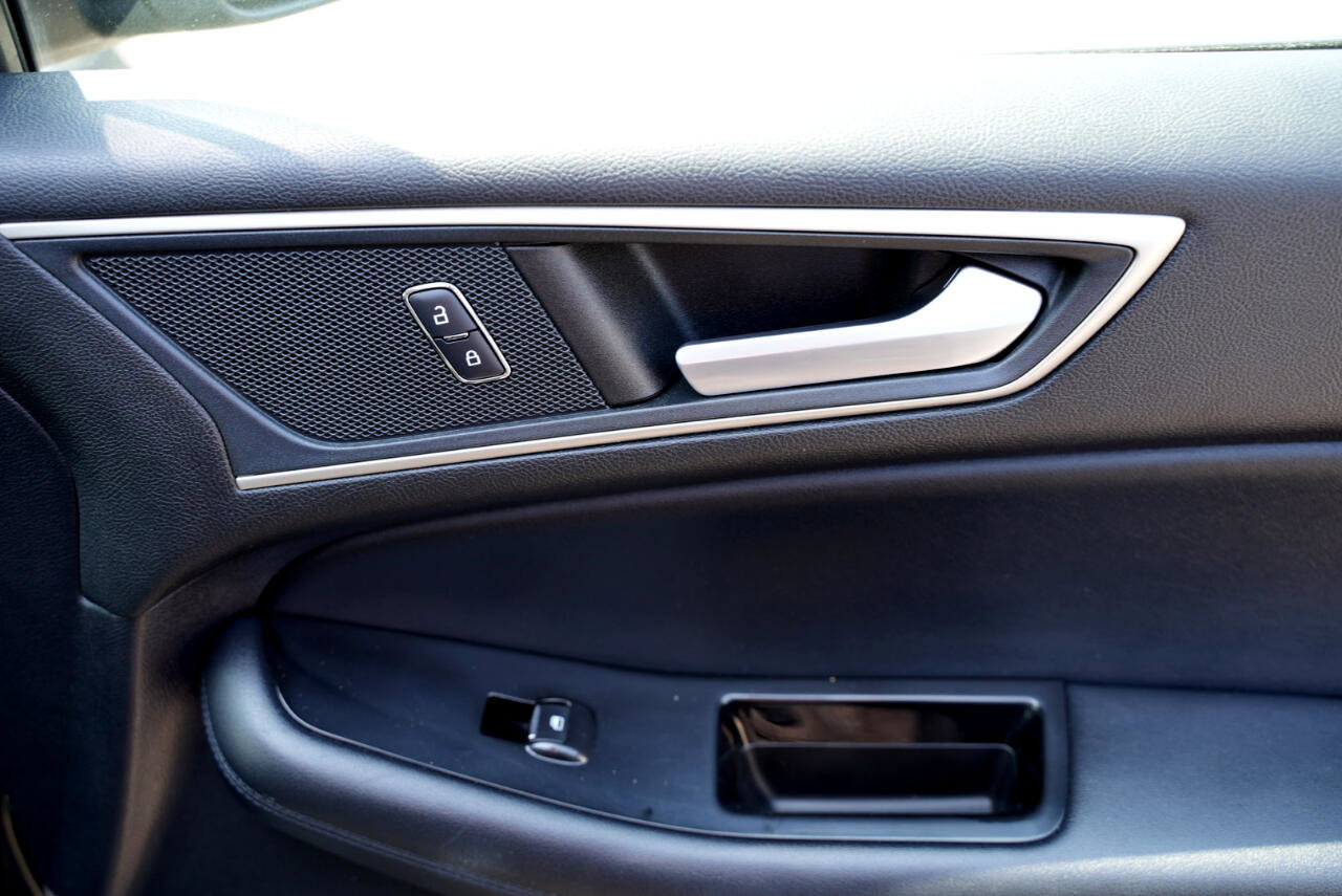 Used 2019 Ford Edge SEL w/ Equipment Group 201A image 24