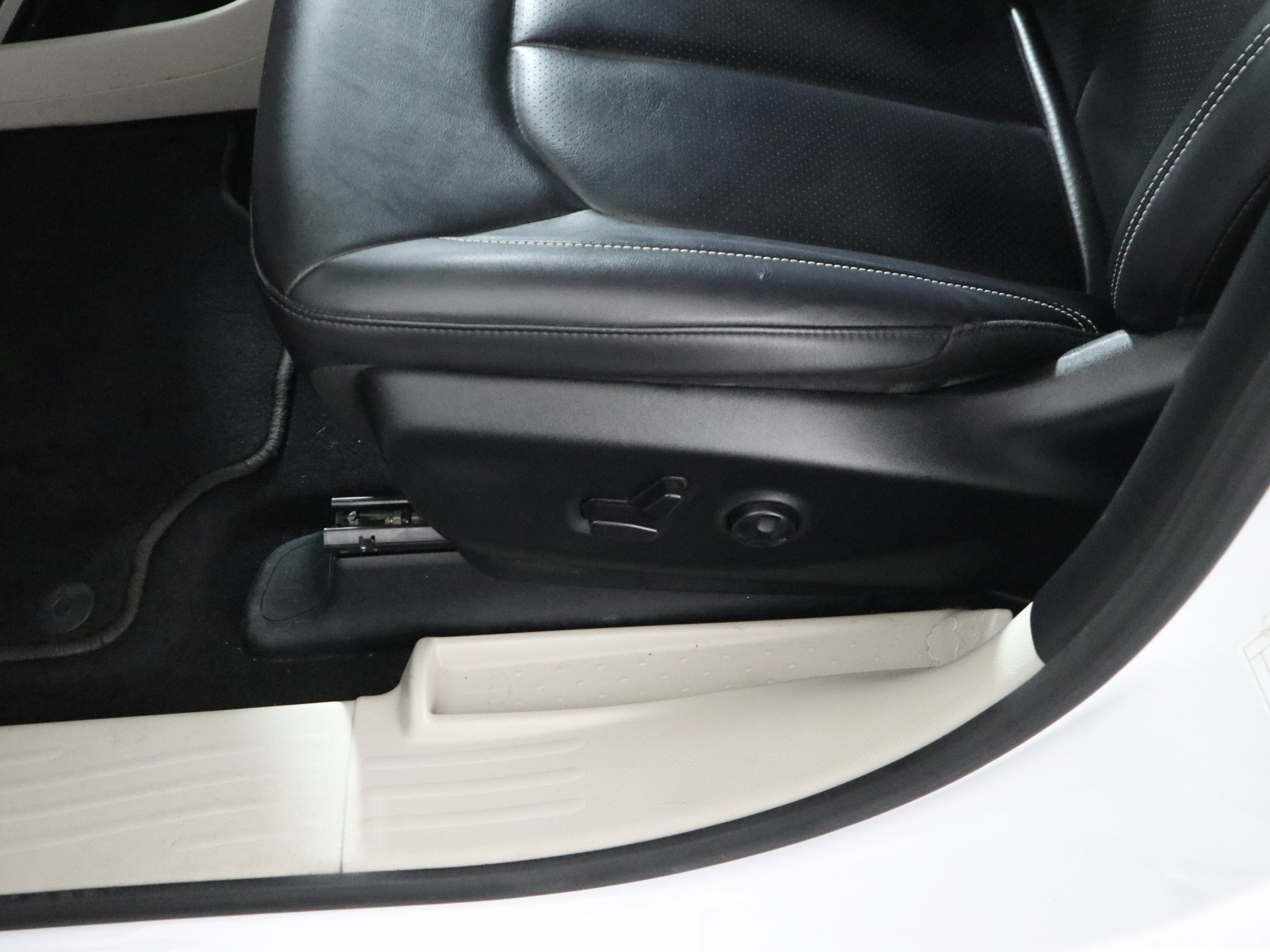 Used 2024 Chrysler Pacifica Touring-L FWD image 22