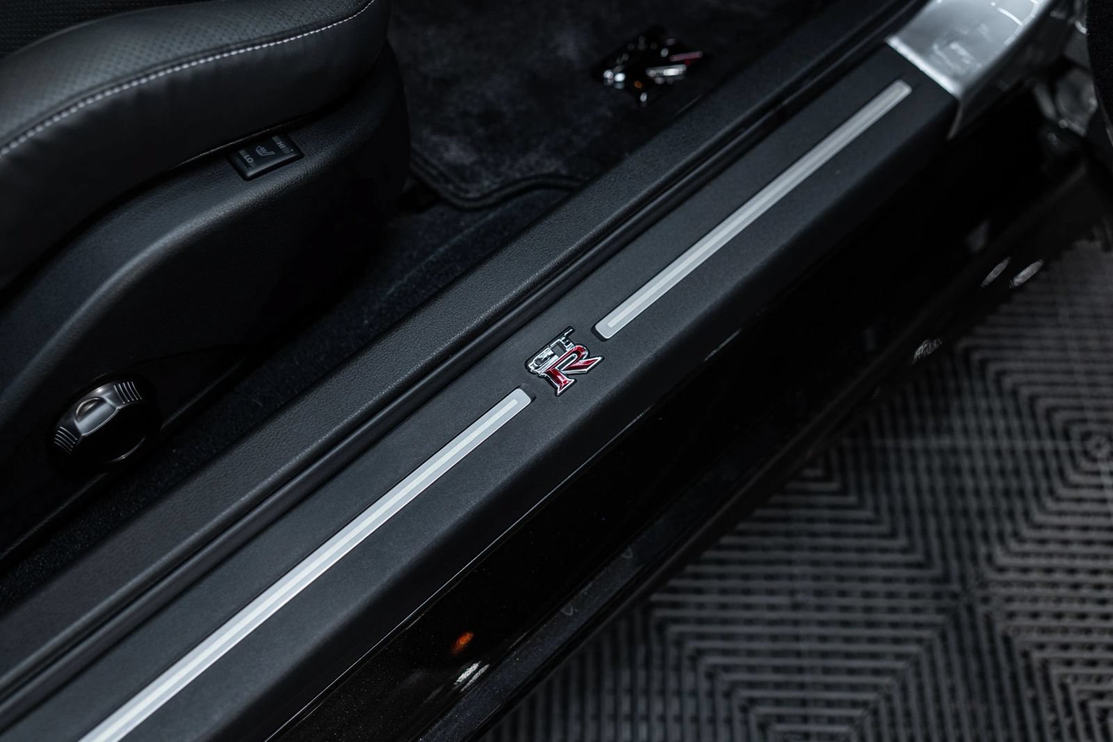 Used 2024 Nissan GT-R Premium w/ Floor Mat Package AWD/4WD image 34
