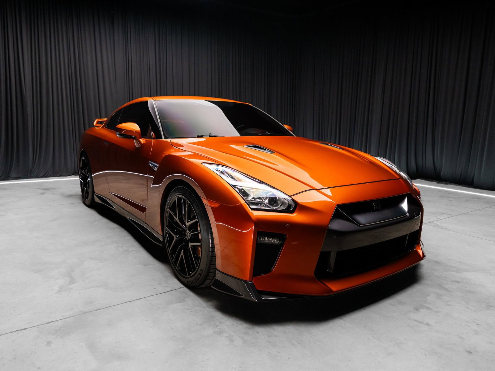 Used 2018 Nissan GT-R Premium AWD/4WD image 7