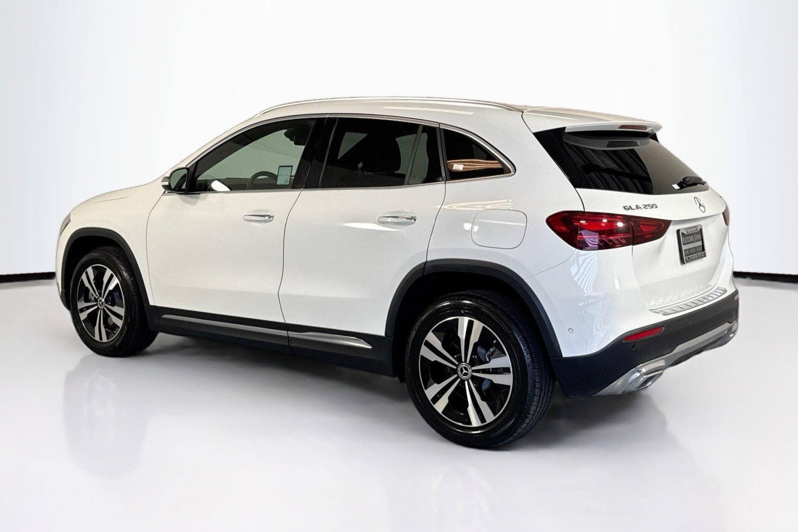 Used 2025 Mercedes-Benz GLA 250 4MATIC w/ Winter Package image 7