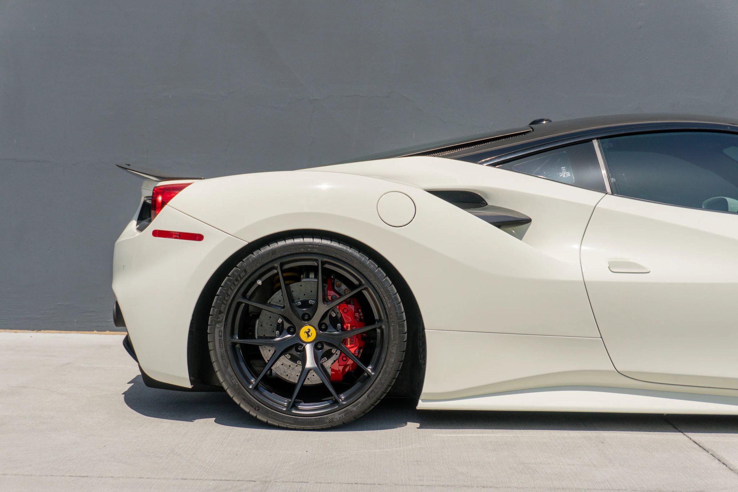 Used 2018 Ferrari 488 GTB RWD image 33