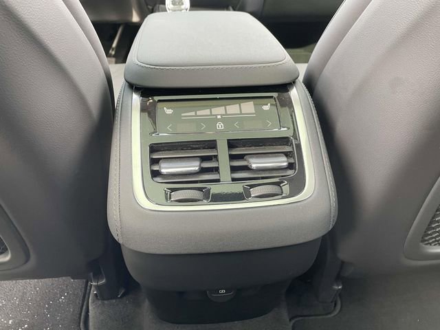 Used 2025 Volvo XC90 B6 Plus image 35