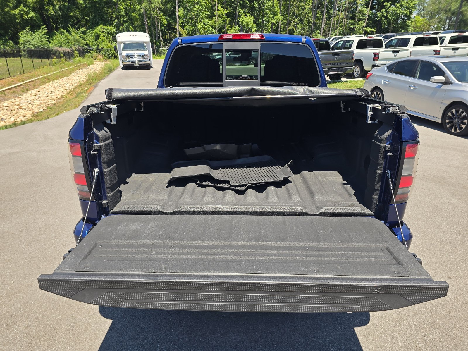 Certified 2022 Nissan Frontier SV w/ Technology Package RWD image 13