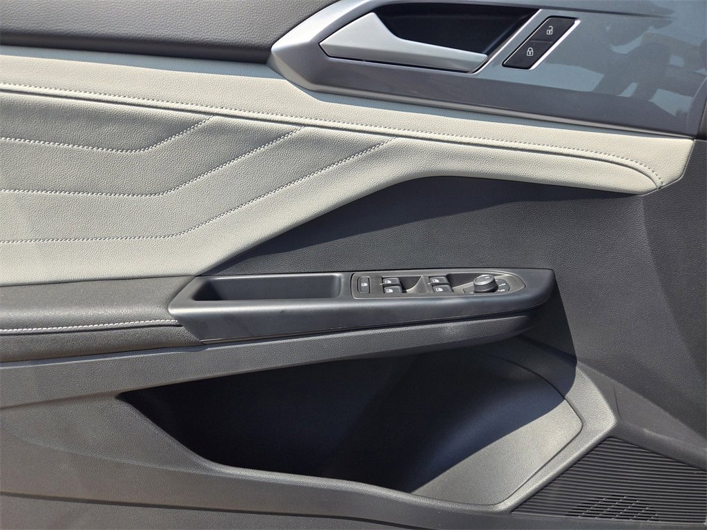 New 2025 Volkswagen Taos SEL image 18