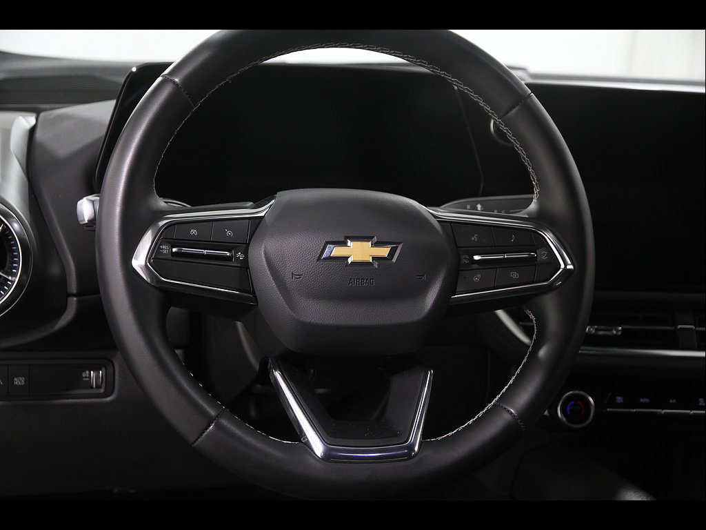 Used 2025 Chevrolet Equinox EV LT w/ Comfort Package FWD image 8