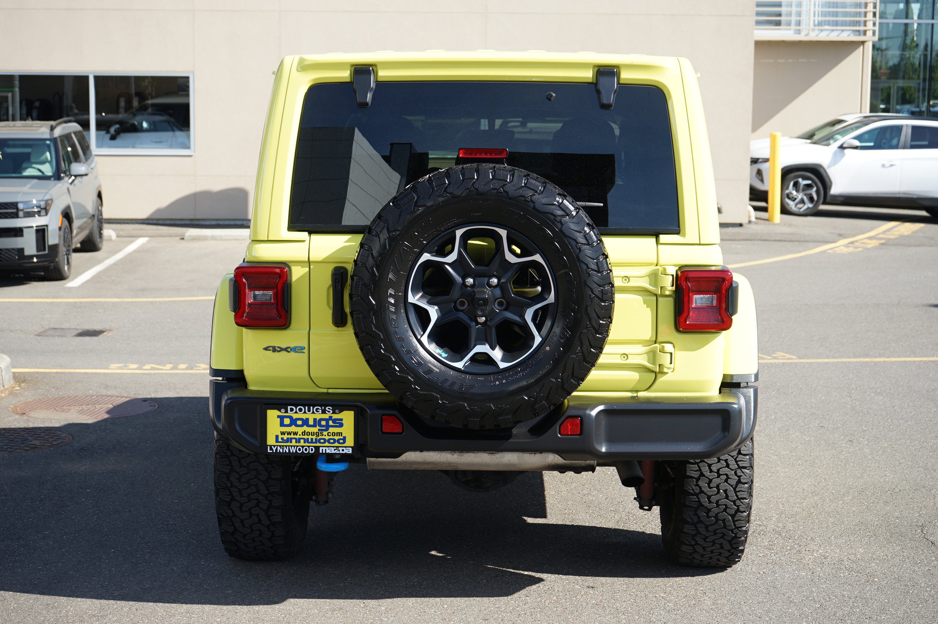 Used 2023 Jeep Wrangler Unlimited Rubicon 4xe w/ Cold Weather Group AWD/4WD image 5