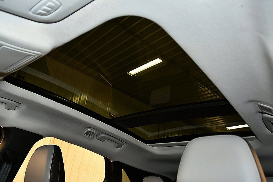 New 2025 Ford Escape SE w/ PHEV Premium Package image 27