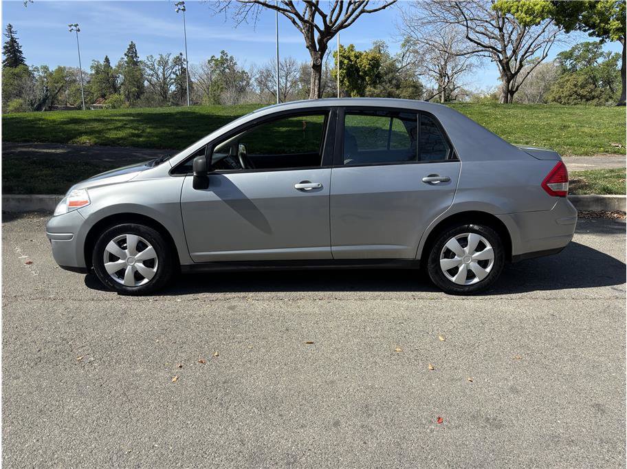 Used 2011 Nissan Versa 1.8 S image 2
