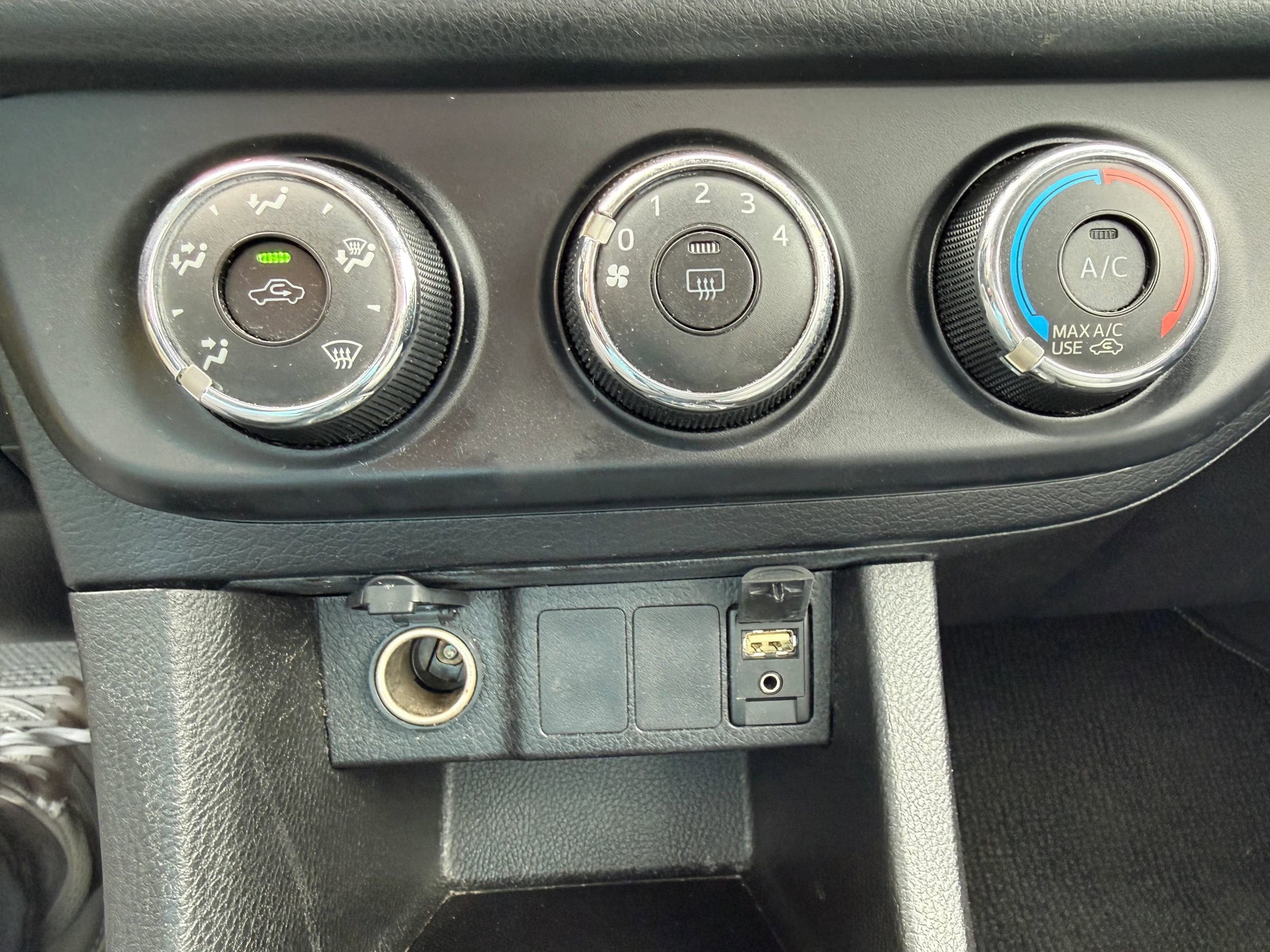 Used 2016 Toyota Corolla L FWD image 14