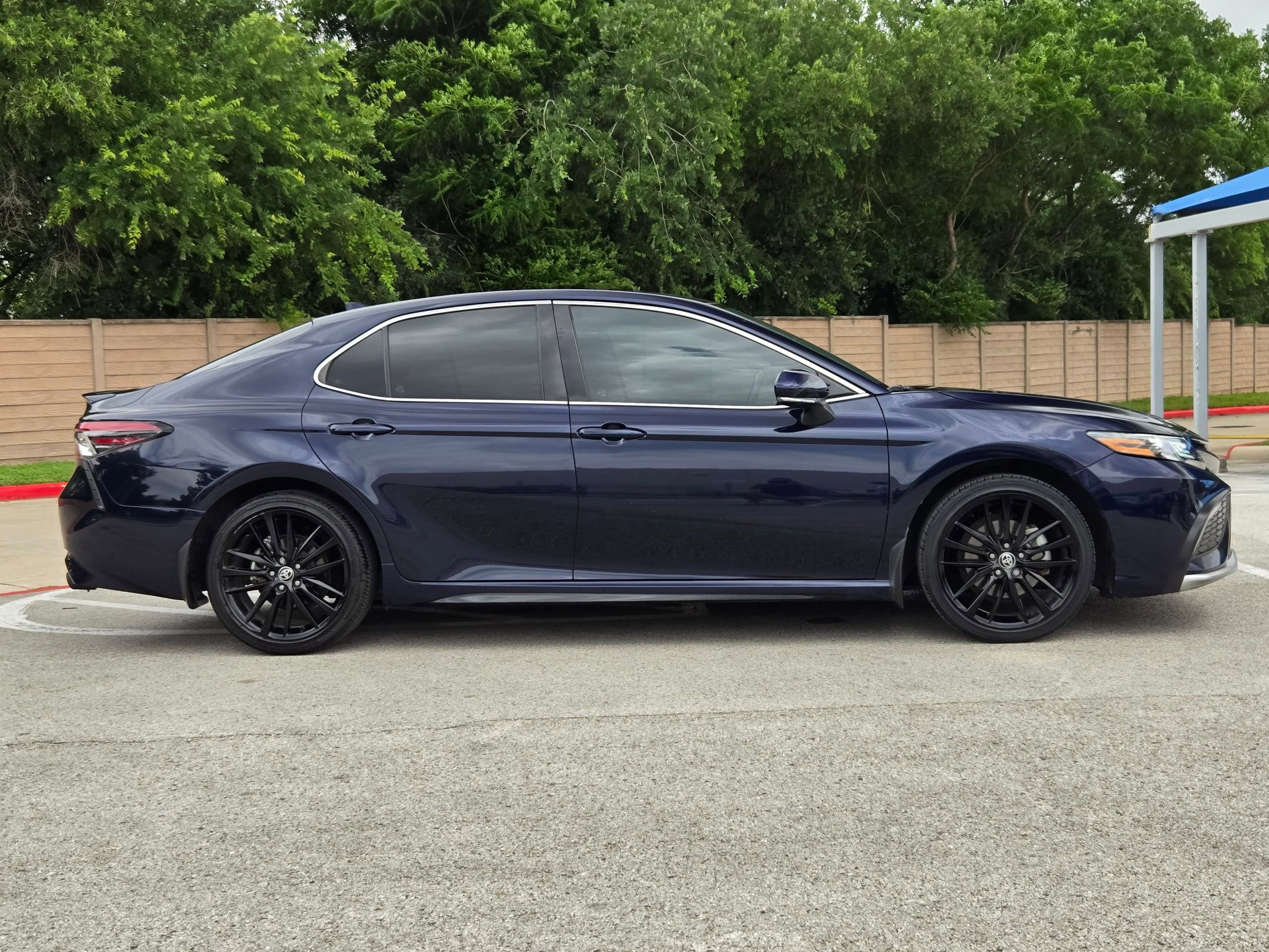 Used 2022 Toyota Camry XSE FWD image 2