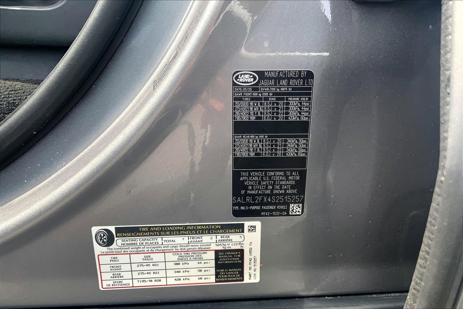 Used 2025 Land Rover Discovery Dynamic SE AWD/4WD image 4