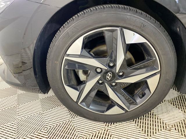 Used 2023 Hyundai Elantra Limited w/ Preferred Accessory Package image 22