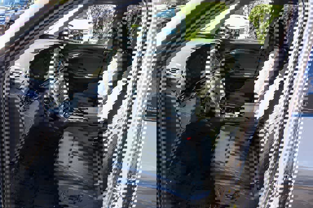 Used 2025 Audi Q6 e-tron Premium w/ Convenience Package image 18