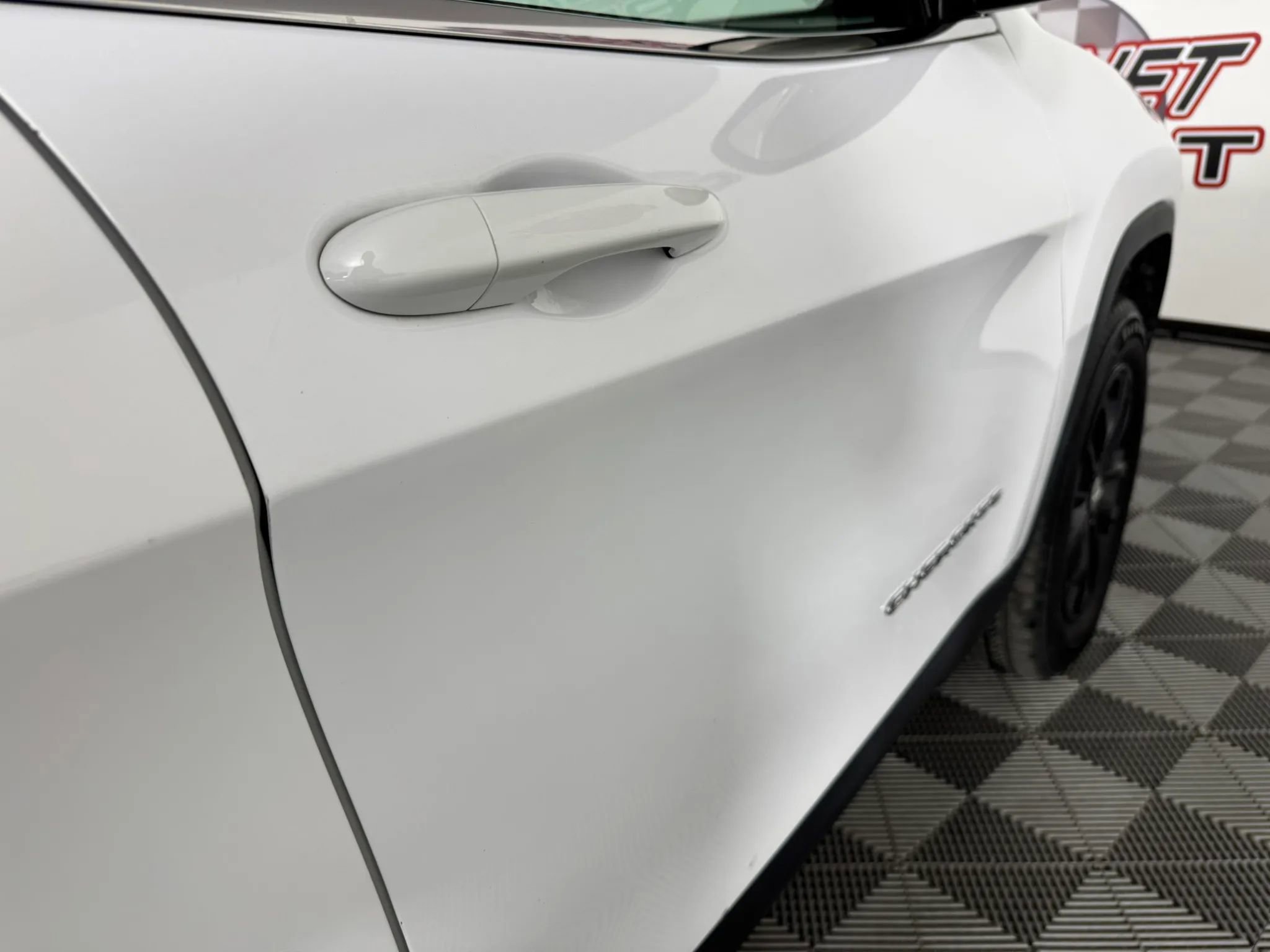 Used 2019 Jeep Cherokee Latitude w/ Cold Weather Group AWD/4WD image 29