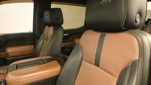 Used 2020 Chevrolet Silverado 1500 High Country w/ Technology Package AWD/4WD image 23