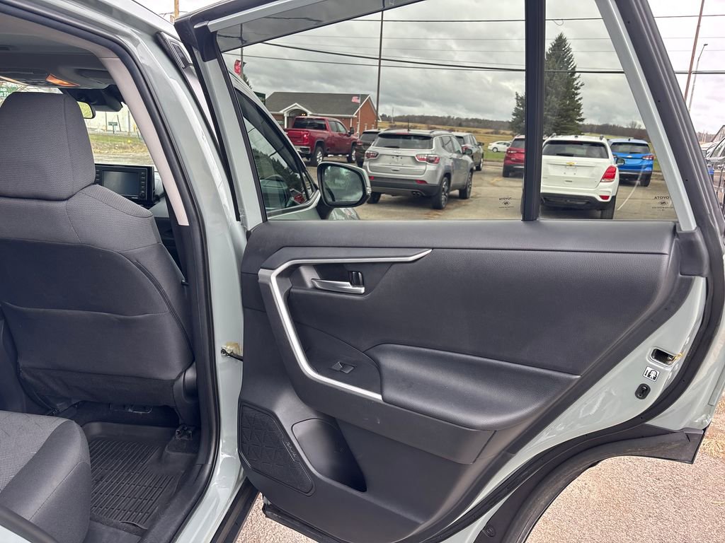 Used 2020 Toyota RAV4 XLE w/ Convenience Package image 38