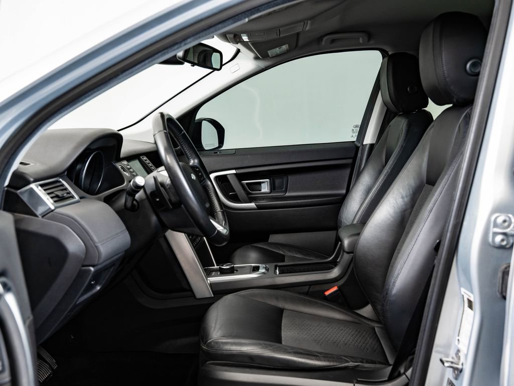Used 2018 Land Rover Discovery Sport SE image 22