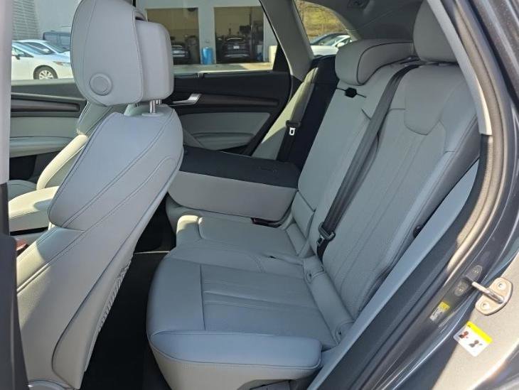 Used 2023 Audi Q5 2.0T Premium Plus w/ Premium Plus Package AWD/4WD image 7