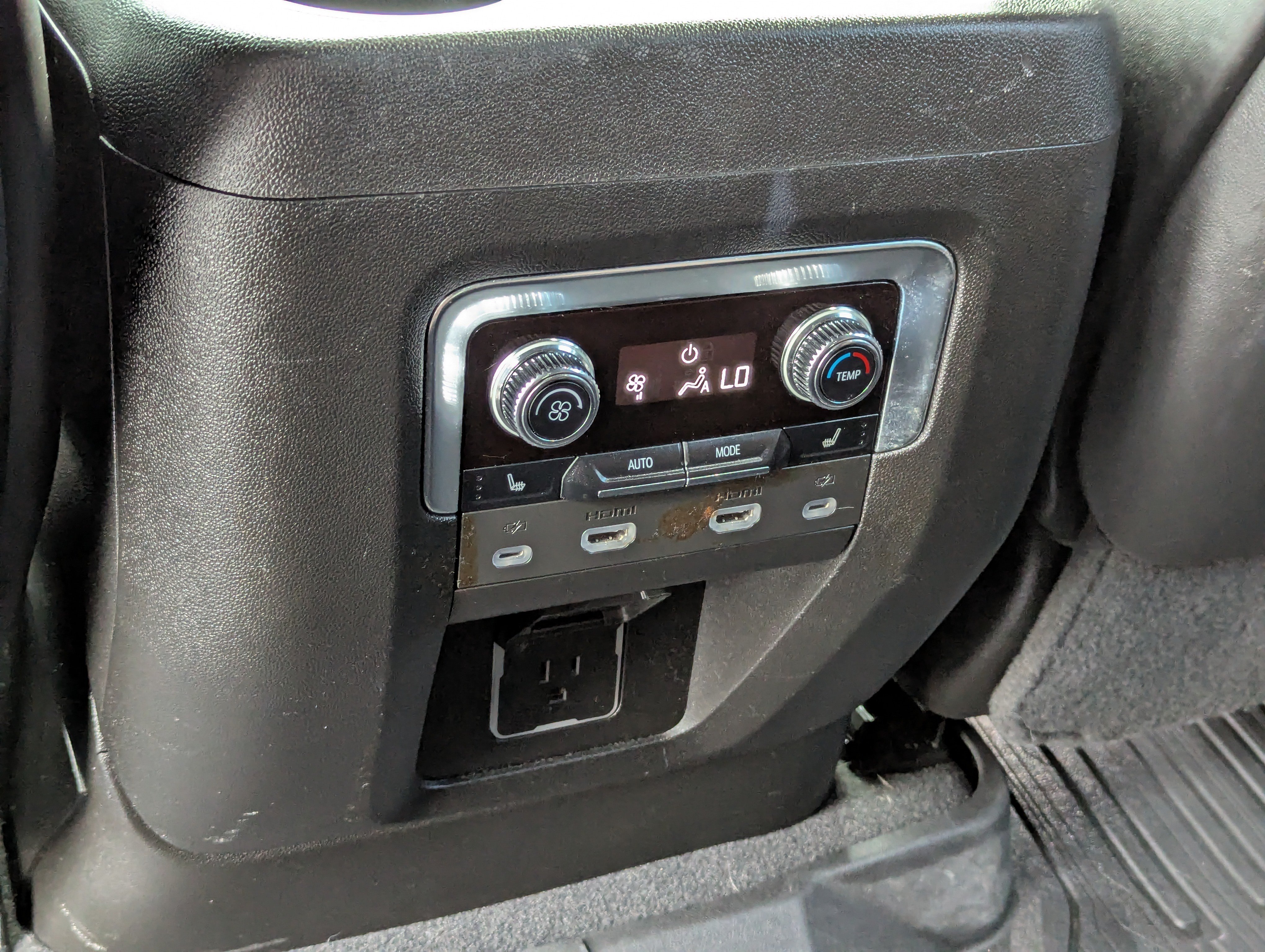 Certified 2023 GMC Yukon Denali Ultimate w/ LPO, Floor Liner Package AWD/4WD image 20