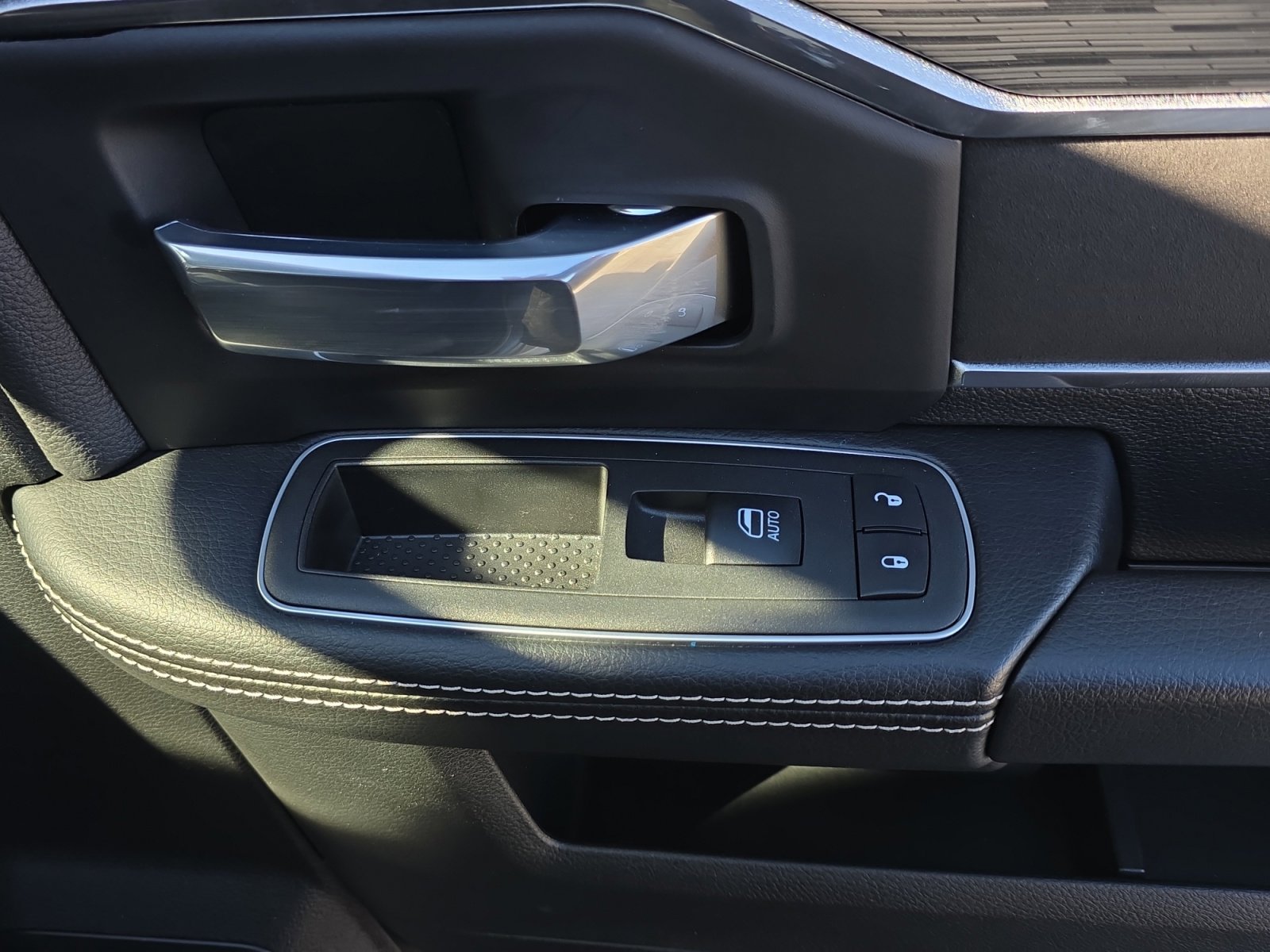 Used 2024 RAM 2500 Laramie w/ Night Edition image 35