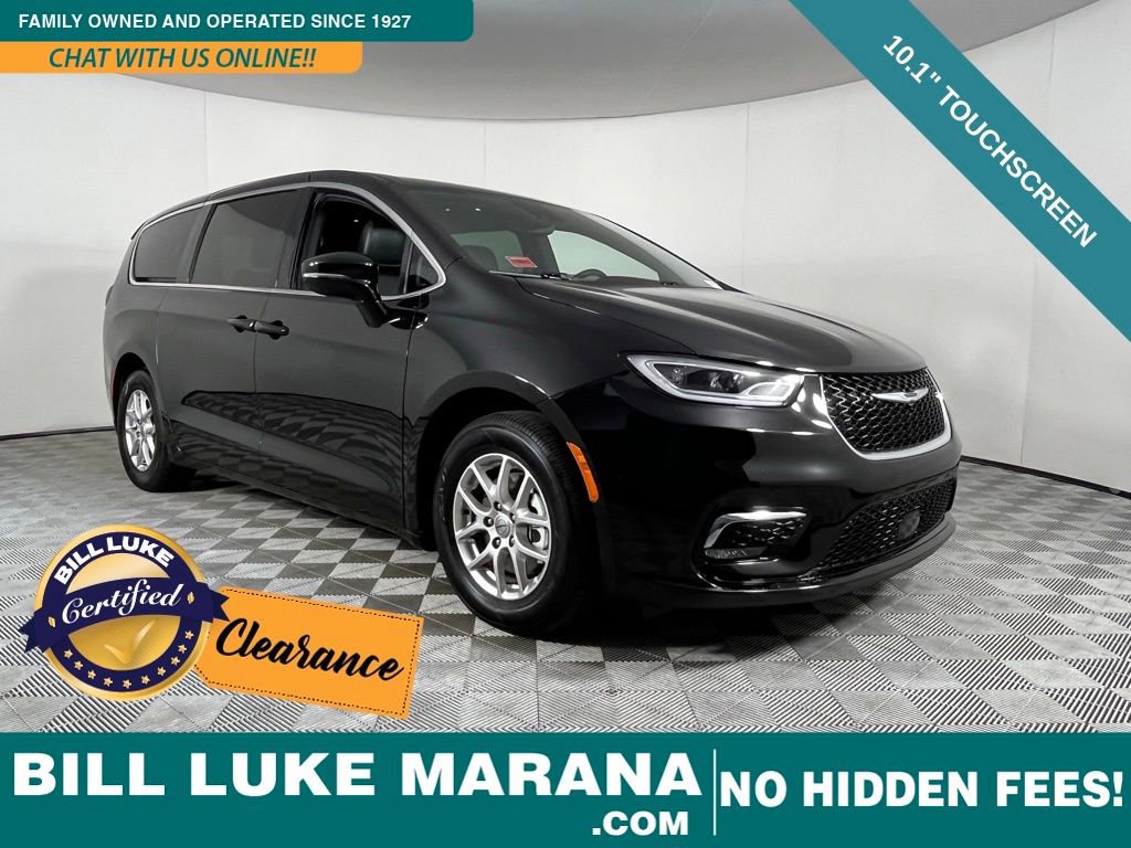 Used 2025 Chrysler Pacifica Select