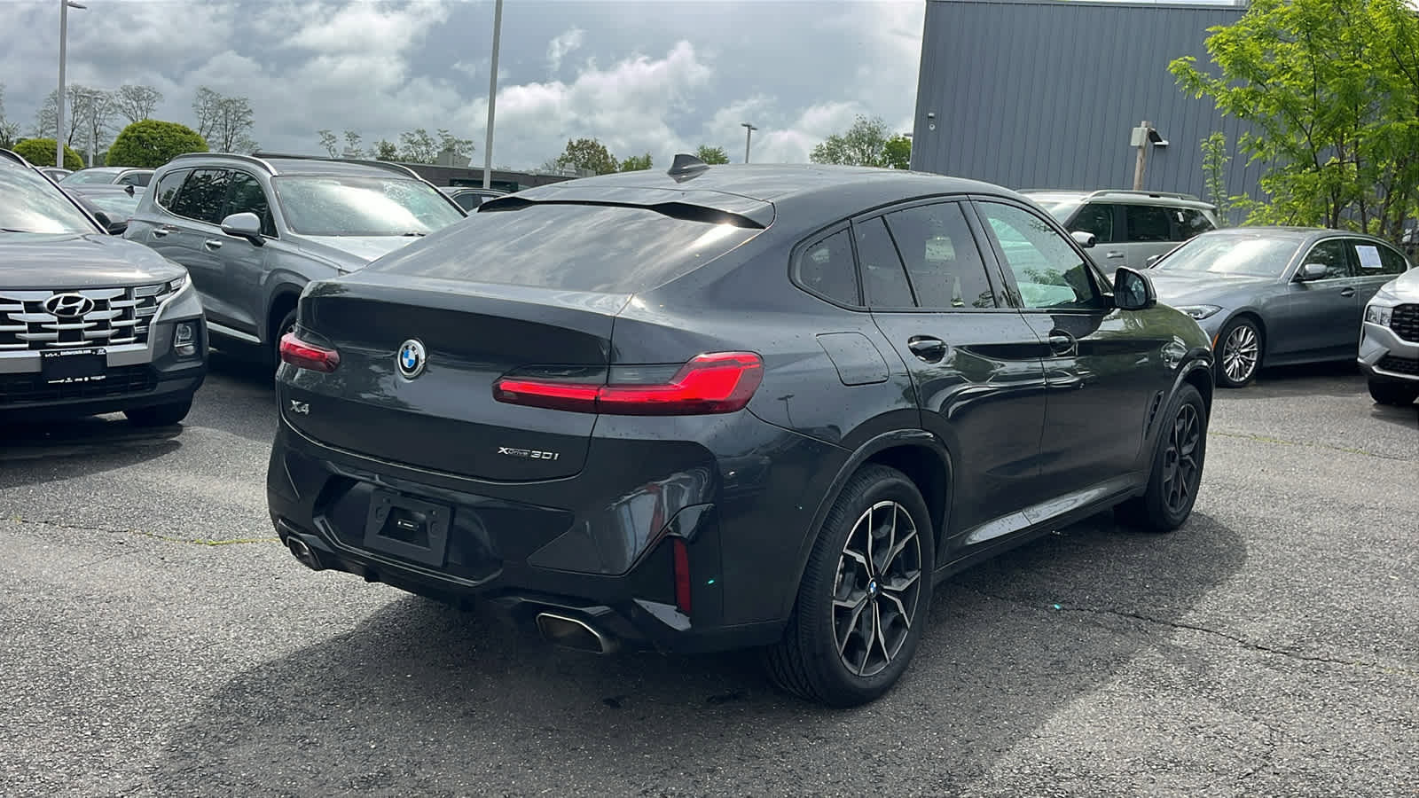 Used 2024 BMW X4 xDrive30i w/ Premium Package AWD/4WD image 4
