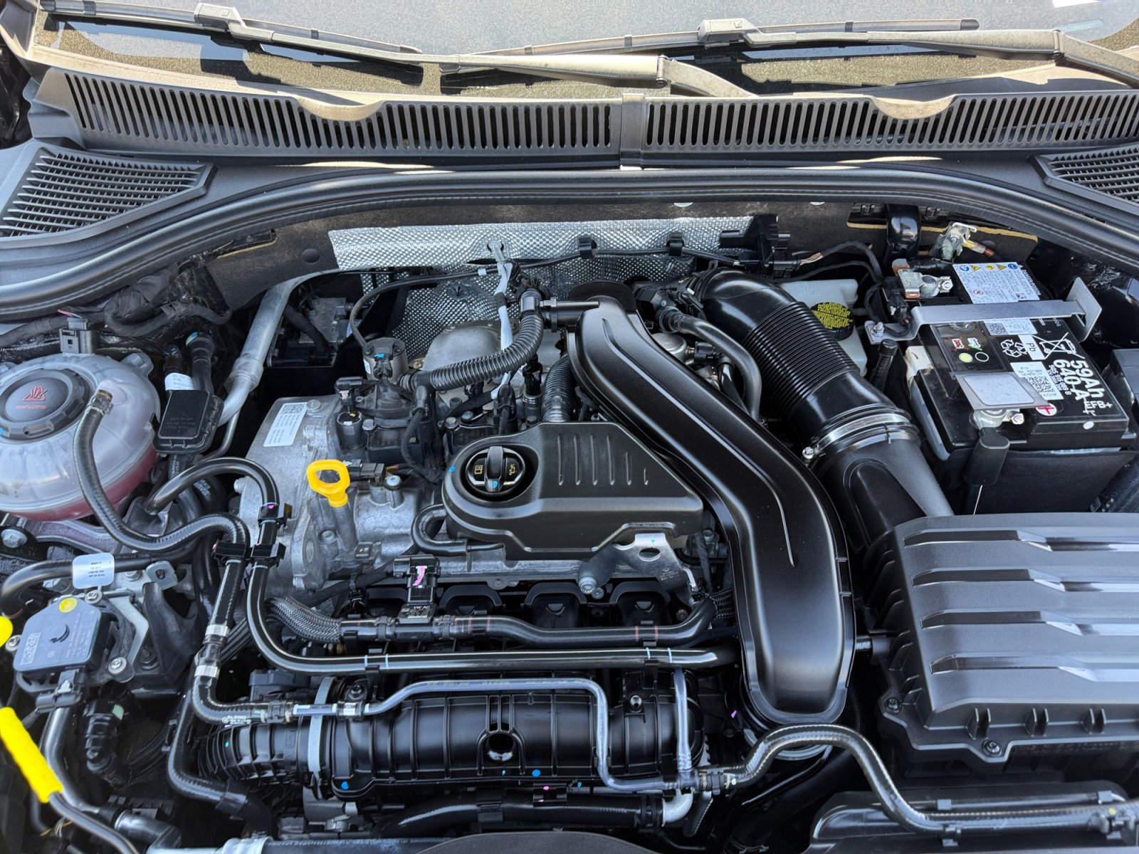 Certified 2025 Volkswagen Jetta SE w/ Sunroof Package image 20