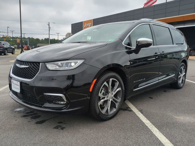 New 2026 Chrysler Pacifica Pinnacle w/ Trailer Tow Group FWD image 8