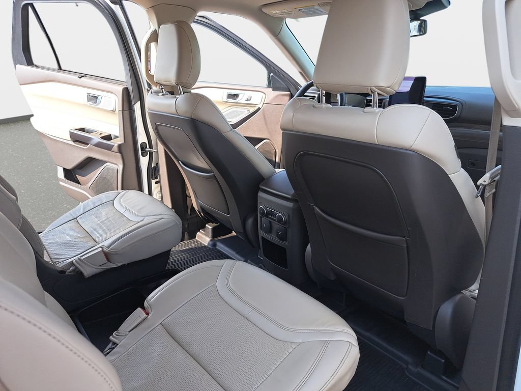 Used 2020 Ford Explorer Platinum w/ Premium Technology Package AWD/4WD image 12