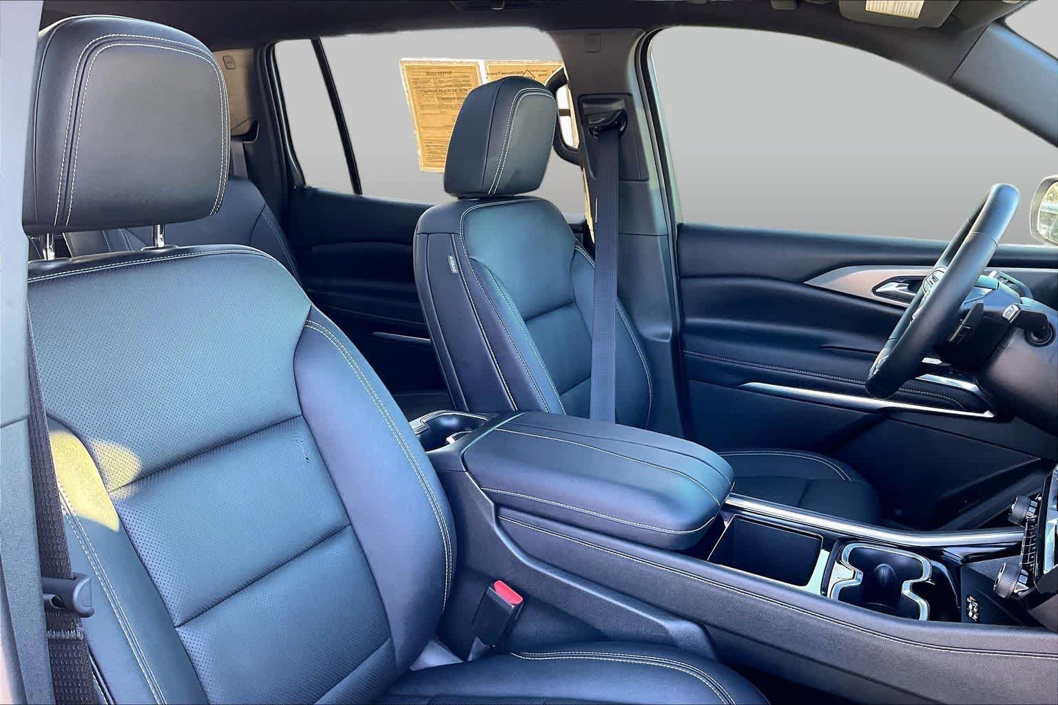 Used 2026 Chevrolet Traverse LT w/ Sun and Wheel Package FWD image 9