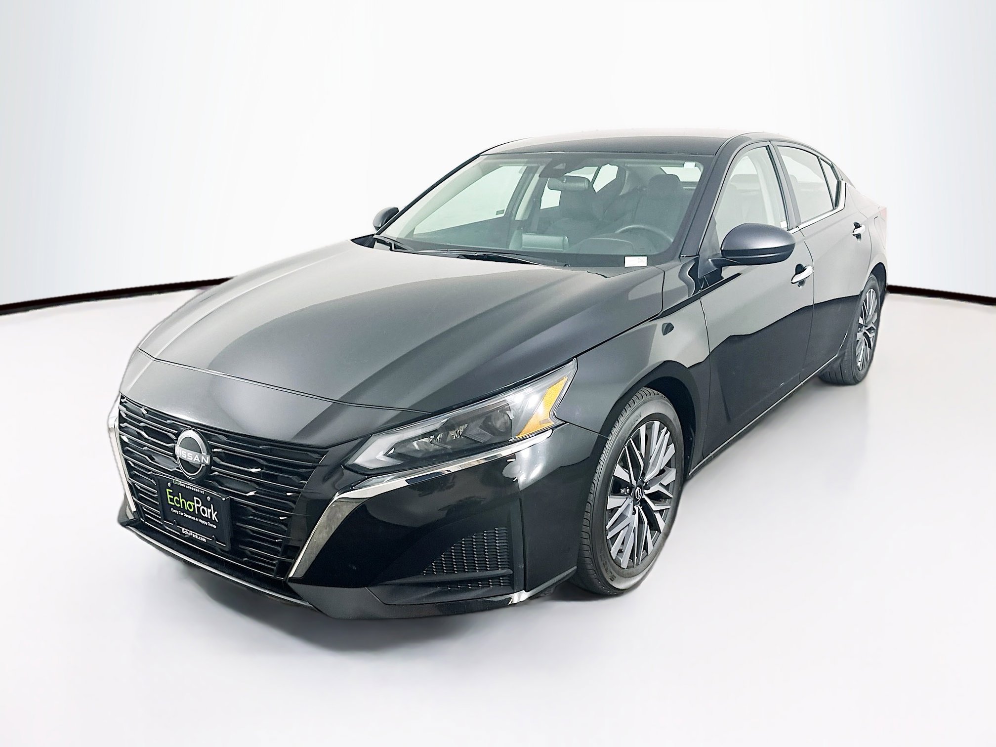 Used 2025 Nissan Altima 2.5 SV FWD image 3