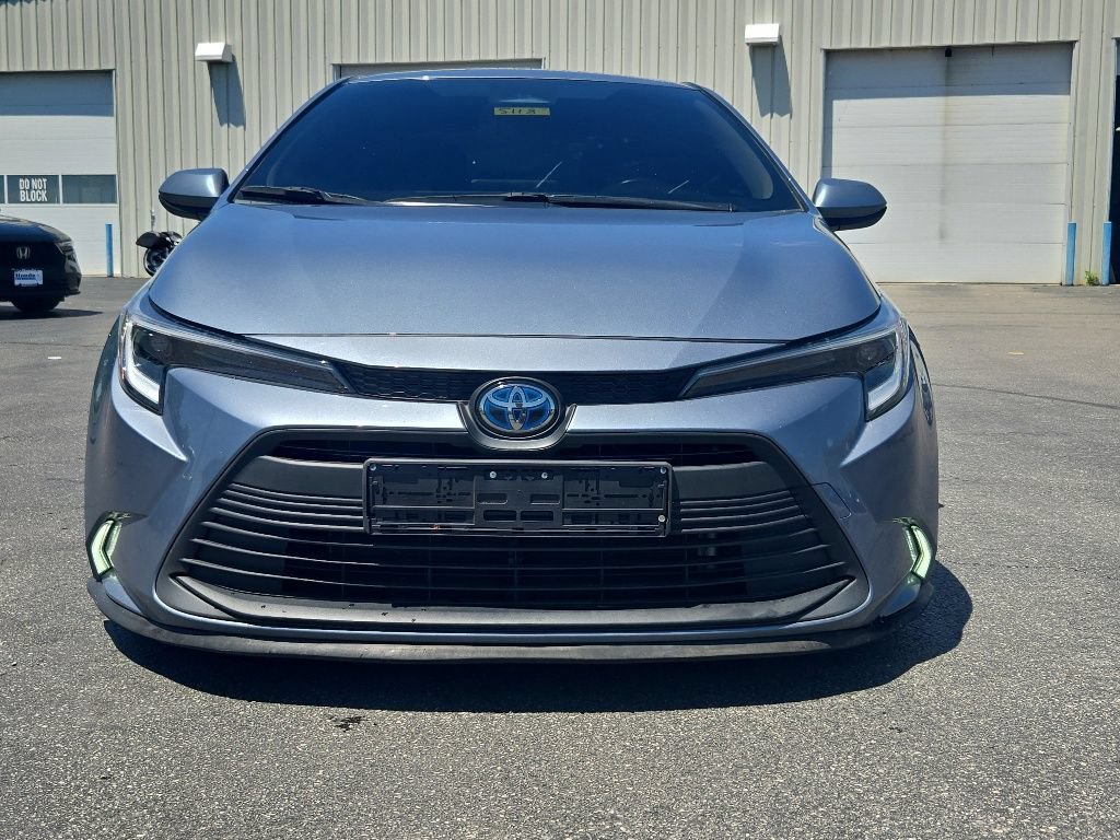 Used 2024 Toyota Corolla LE w/ LE Convenience Package FWD image 2