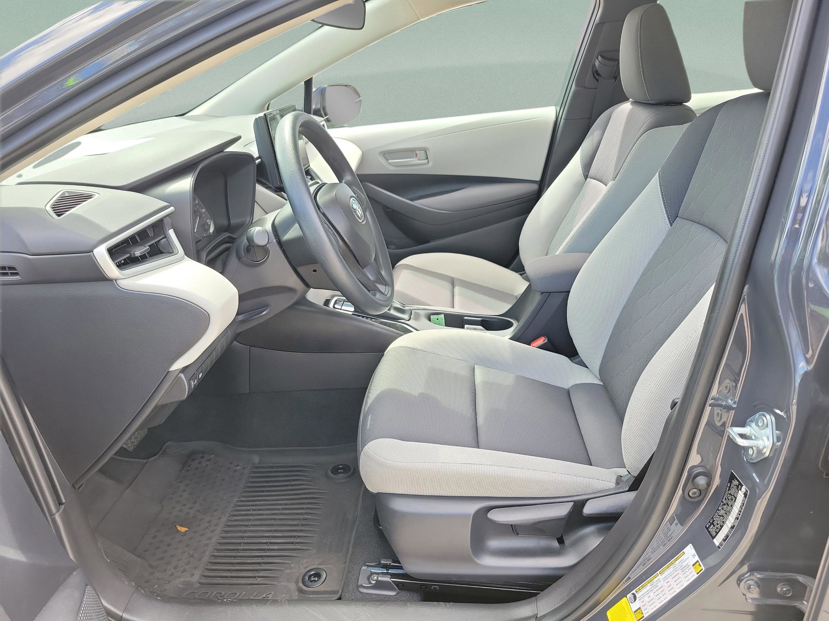 Used 2025 Toyota Corolla LE w/ Convenience Package image 19