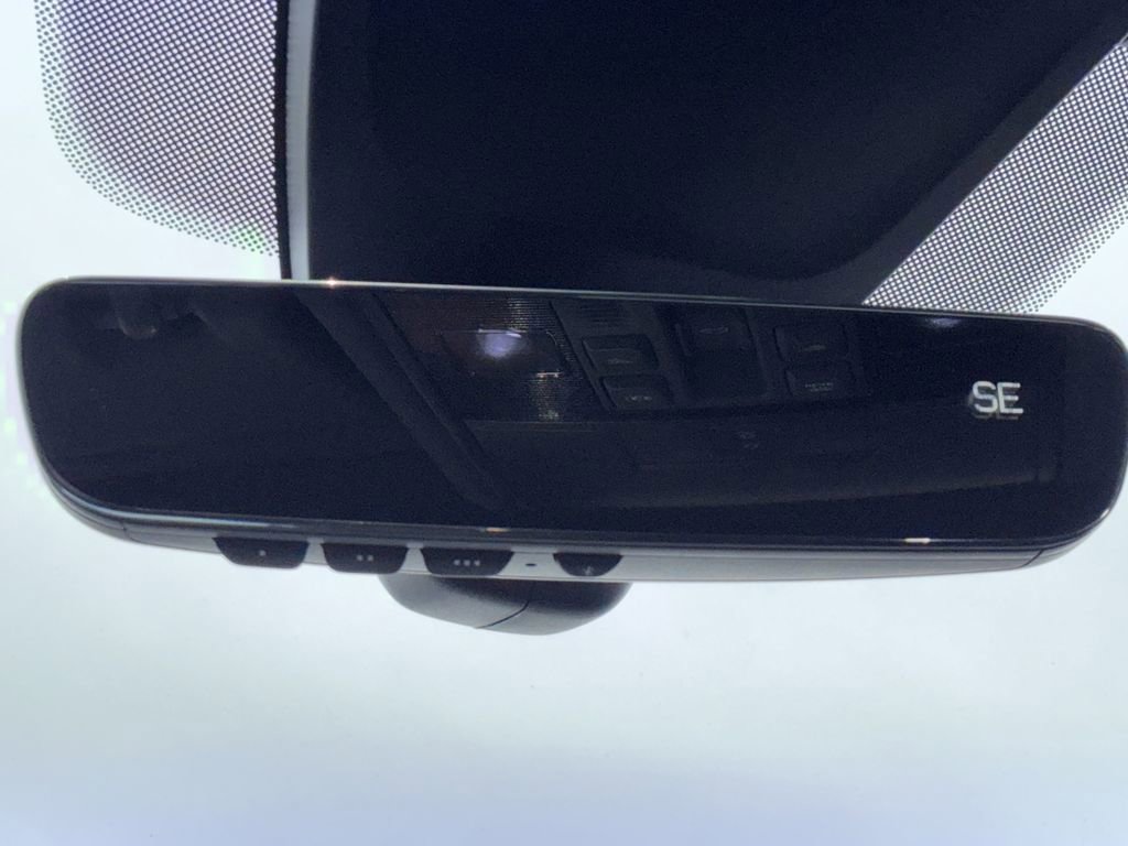 Certified 2022 Volkswagen Tiguan SE R-Line image 20