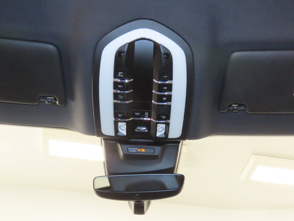 Certified 2023 Porsche Macan S AWD/4WD image 30