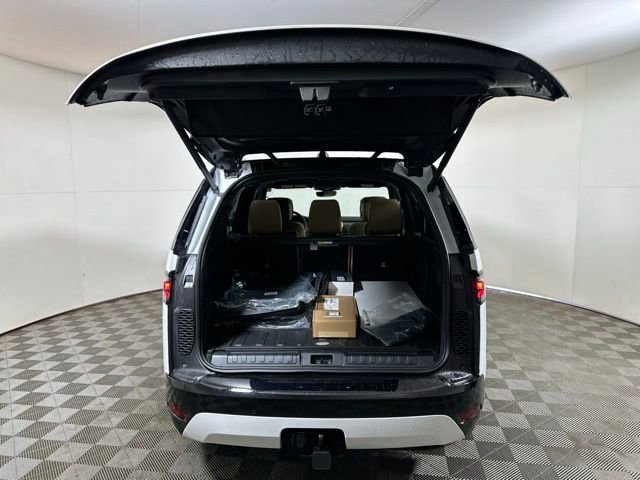 Used 2025 Land Rover Discovery Dynamic SE image 7