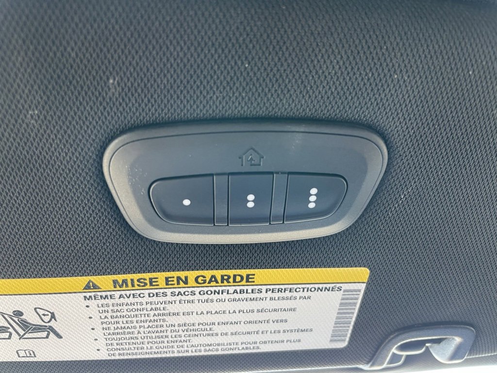 Used 2025 Chrysler Pacifica Limited image 51