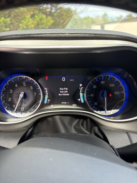 Used 2024 Chrysler Pacifica Limited w/ S Appearance Package image 16