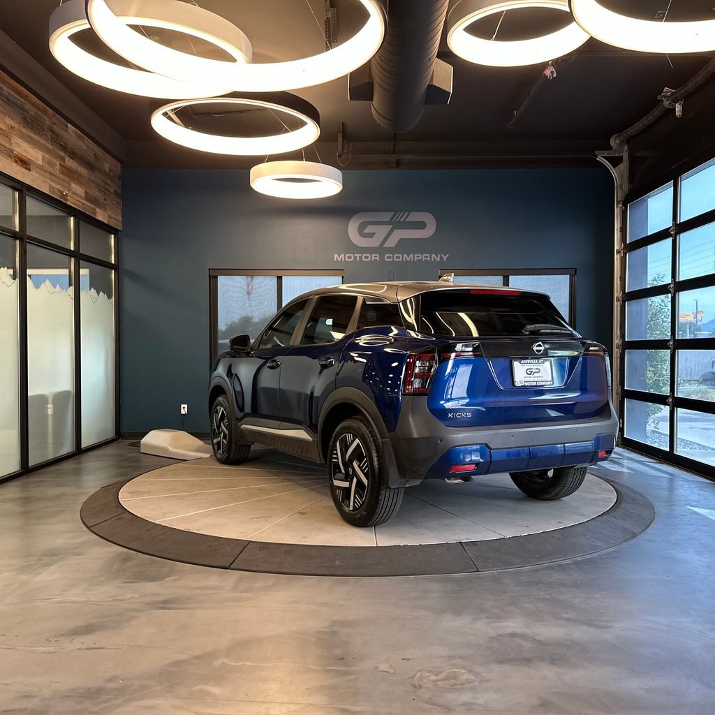 Used 2025 Nissan Kicks SV FWD image 5