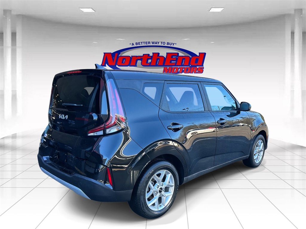 Used 2025 Kia Soul LX w/ LX Technology Package image 3