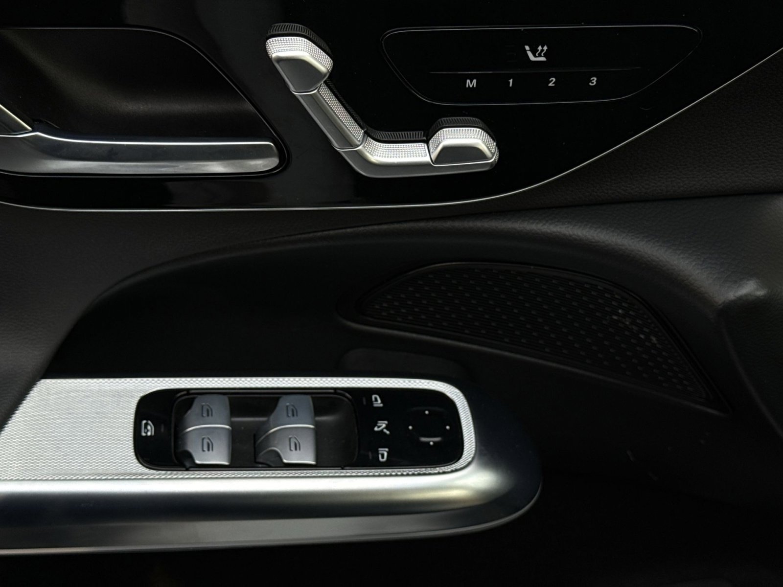 Used 2025 Mercedes-Benz E 450 4MATIC Sedan image 15