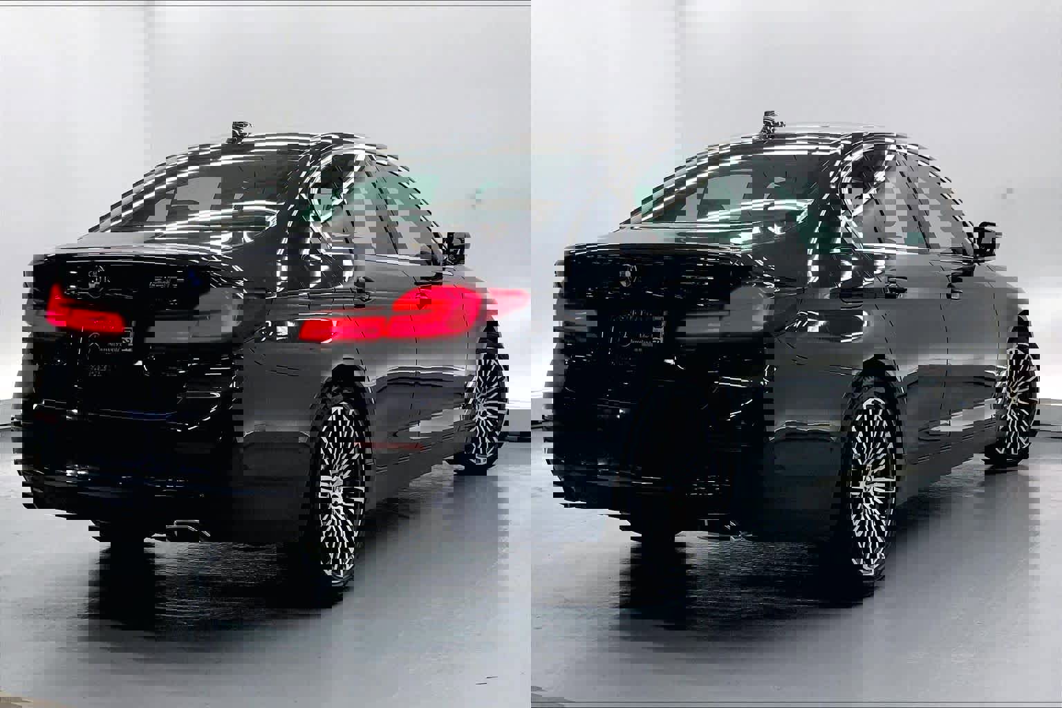 Used 2021 BMW 530e w/ Premium Package image 4