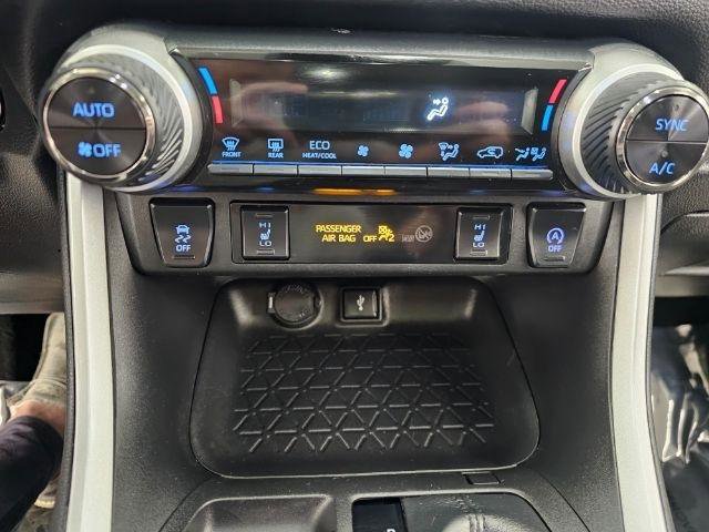 Used 2022 Toyota RAV4 XLE w/ Convenience Package FWD image 18