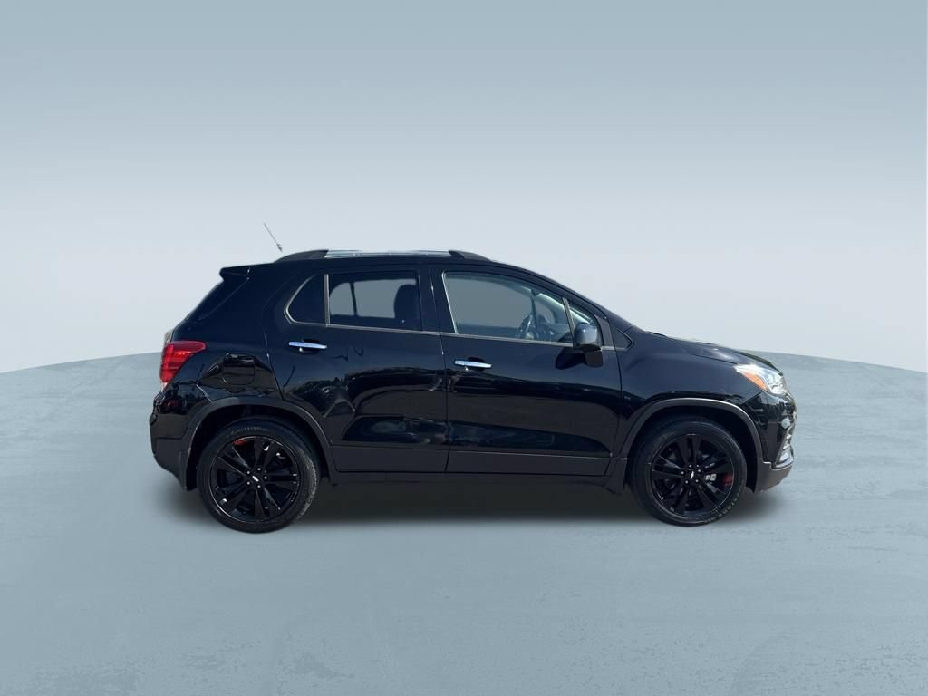 Used 2018 Chevrolet Trax LT w/ Redline Edition FWD image 9