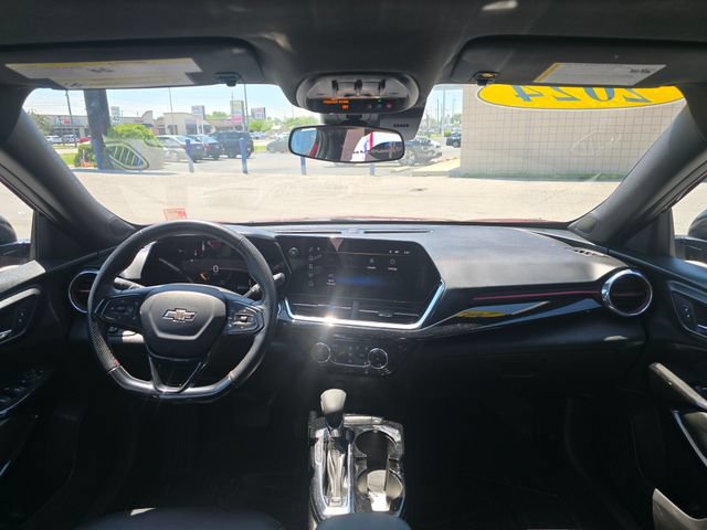 Used 2024 Chevrolet Trax RS w/ Sunroof Package FWD image 16