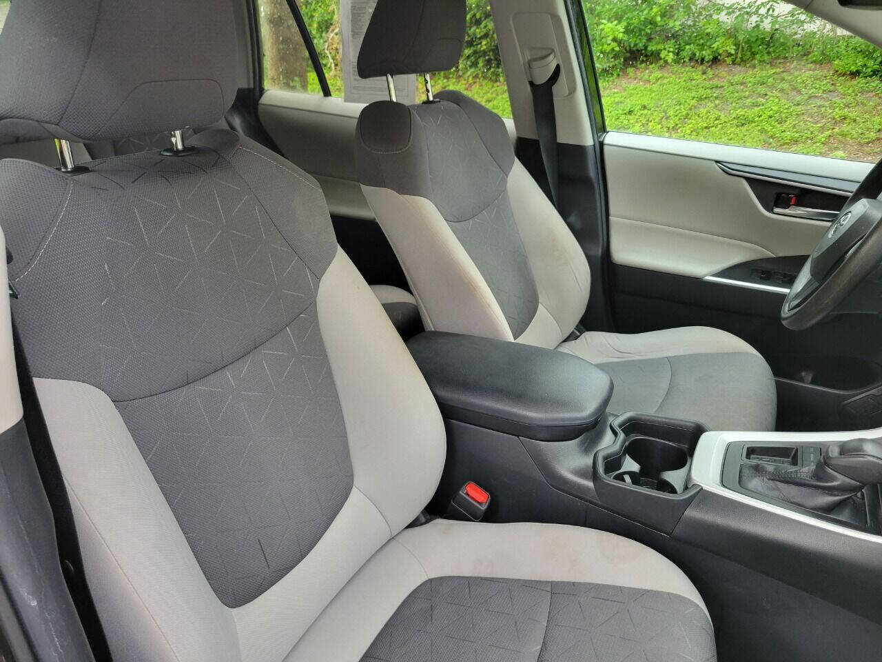 Used 2021 Toyota RAV4 XLE FWD image 10