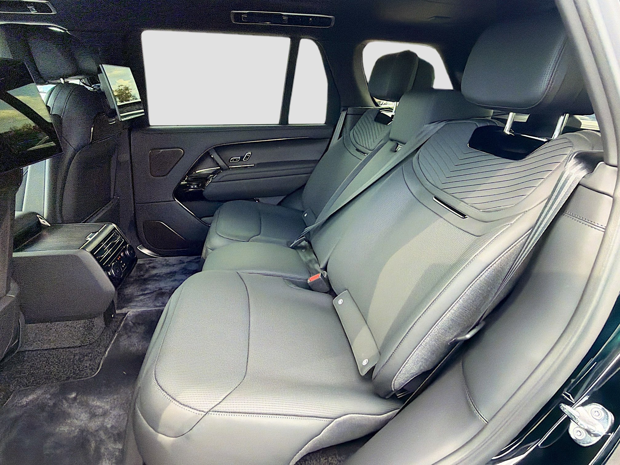 New 2026 Land Rover Range Rover Long Wheel Base SV image 21